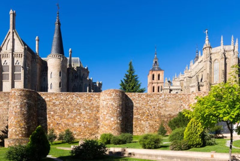 Mejores Destinos para Viajar en Noviembre; Astorga; Leon
