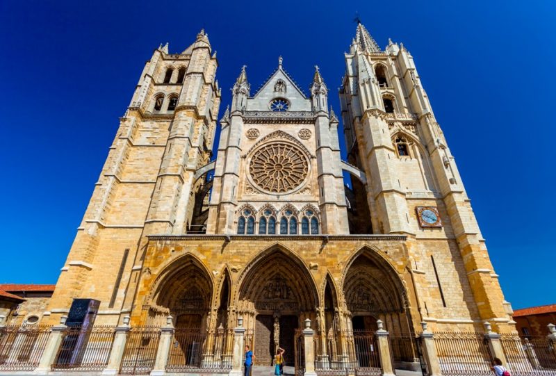 Mejores Destinos para Viajar en Noviembre; Catedral Leon
