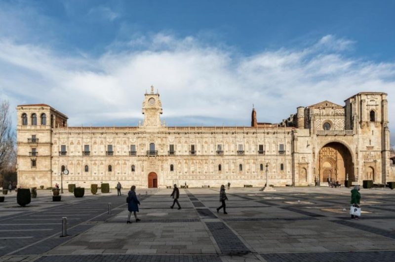 Mejores Destinos Noviembre Leon; Parador Nacional Turismo