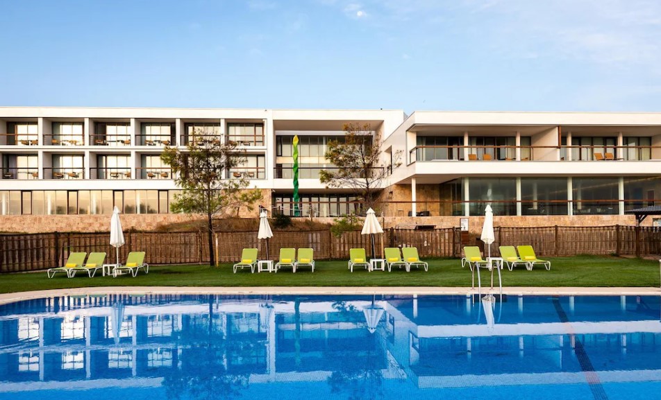 paradores en comunidad valenciana; piscina el saler