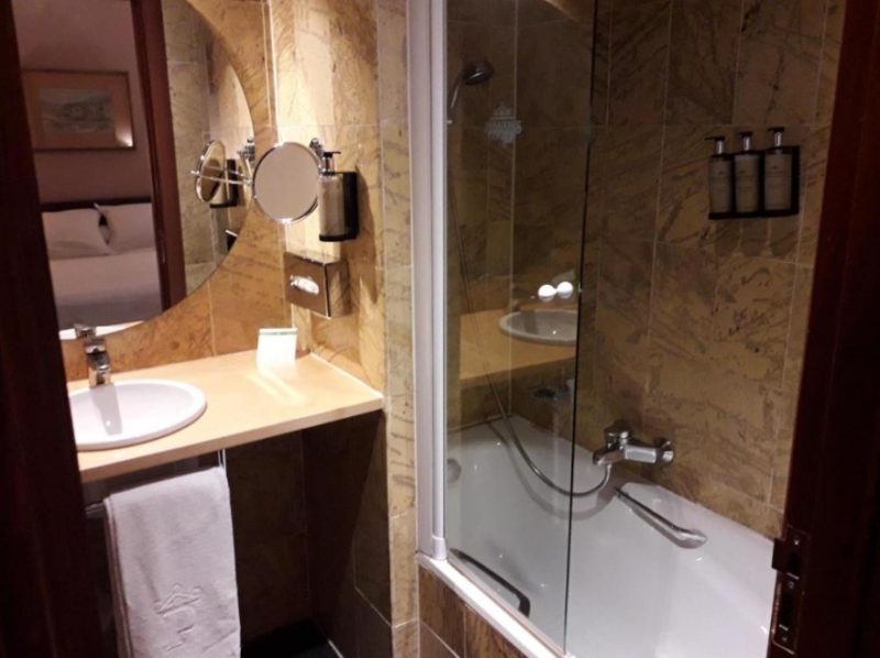 Hotel Parador Nacional de Turismo de Arties; Baños