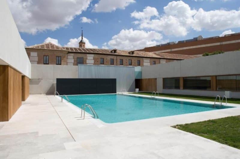 parador de alcala; paradores con piscina